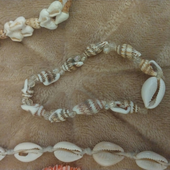 Authentic Vintage Shell Necklaces - Picture 14 of 16